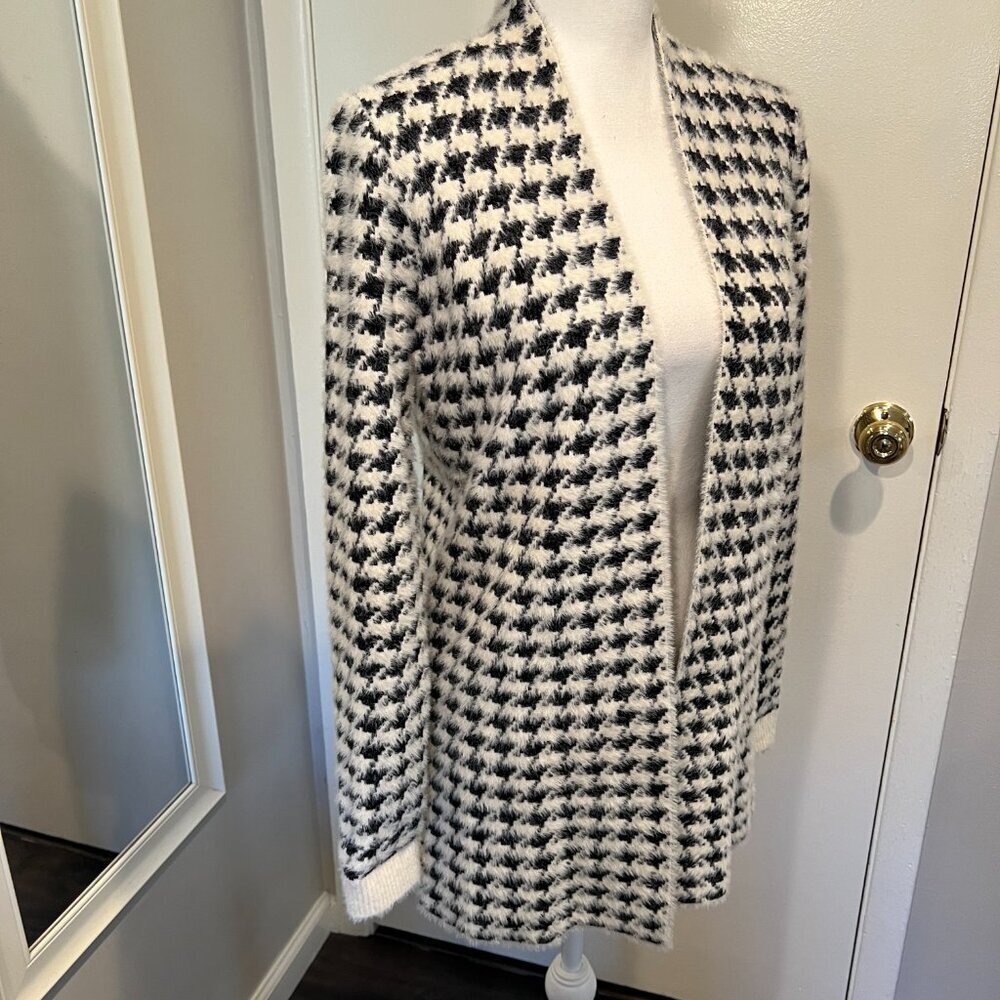 Cyrus Black & Cream Houndstooth Fuzzy Cardigan, Size Small - Picture 7 of 16
